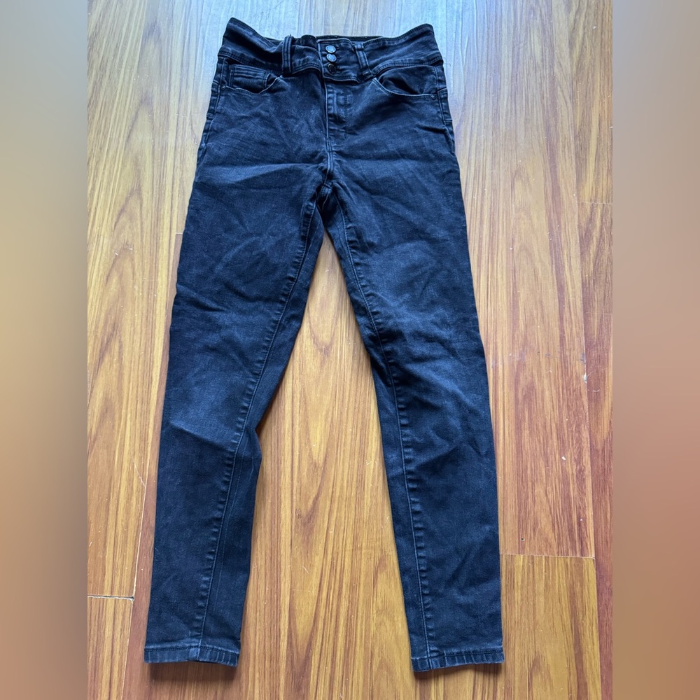 Womens size 7/28 Black Jeans